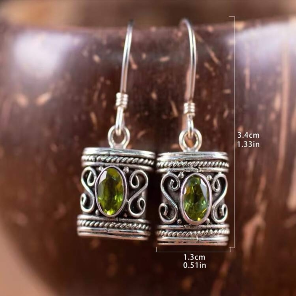 1 Pair of Vintage Creative Carved Round Green Cubic Zirconia Drop Earrings - Picture 3 of 4